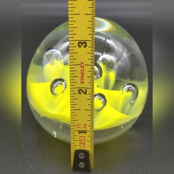 Art glass yellow paperweight with teardrop bubbles - Picture 3 of 9